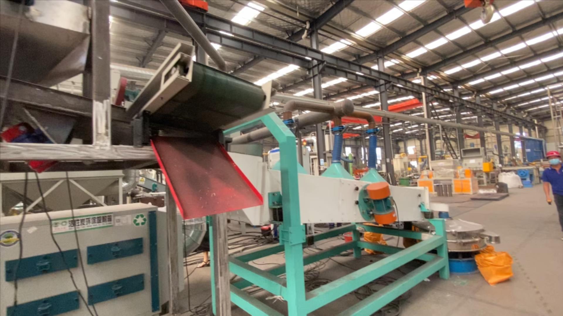 國(guó)外客戶從茫茫世界選擇了我們的鋰電池回收設(shè)備